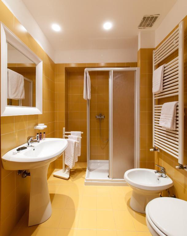 Lake House La Gemma Riva del Garda Phòng bức ảnh